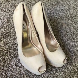Creme suede pumps